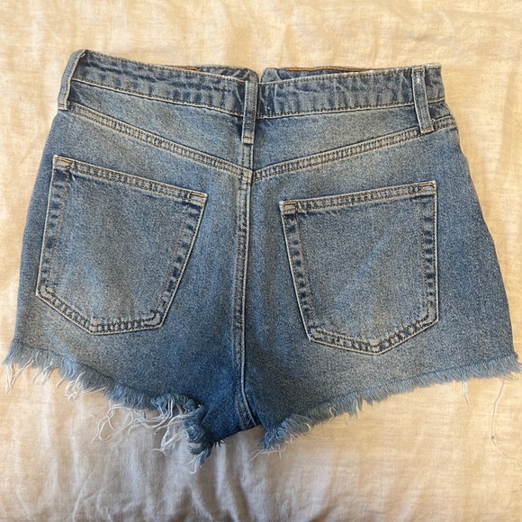 Forever 21 high waisted distressed denim shorts, size 27 - Picture 3 of 3